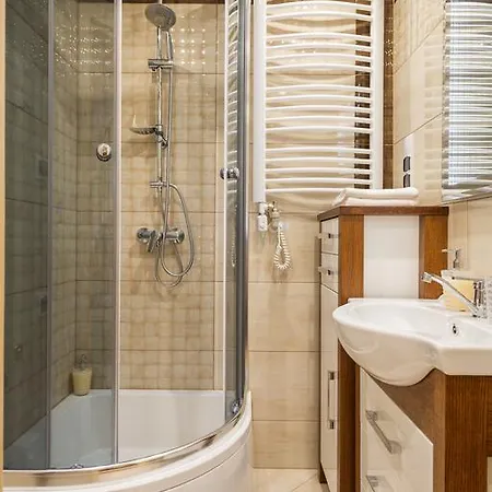 아파트 Udanypobyt Apartament Tatra Panorama *